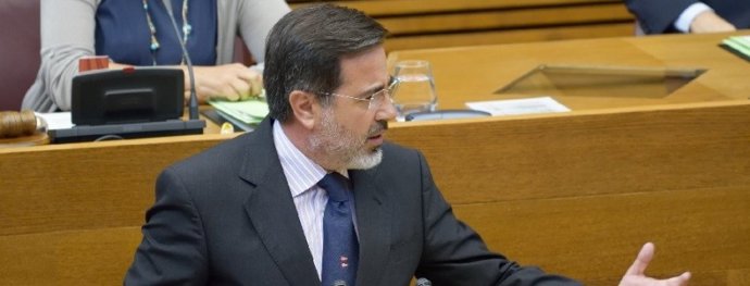 El portavoz de Vivienda del Grupo Popular en Les Corts, Alfredo Castelló,