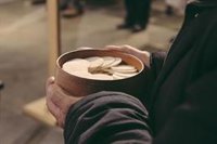 El Obispado de Málaga pide a los fieles que sigan la misa por televisión, radio o internet para evitar el coronavirus