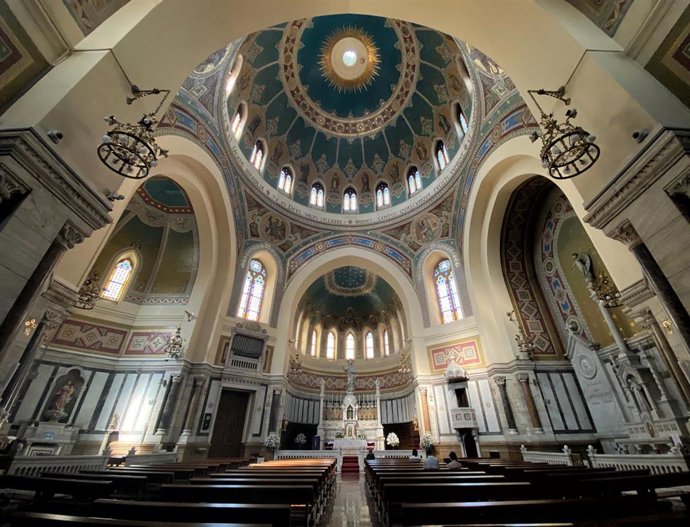 Interior de la Iglesia de Iglesia de San Manuel y San Benito ubicada en Madrid donde ha aumentado el número de cancelaciones de bodas por temor a la expansión del coronavirus en Madrid, (España), a 13 de marzo de 2020.