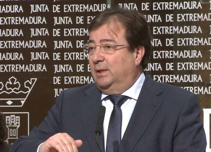 Guillermo Fernández Vara, en una rueda de prensa.