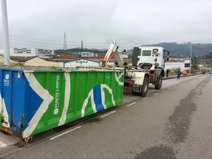 Contenedor de la Empresa Municipal de Servicios de Medioambiente Urbano de Gijón (EMULSA).