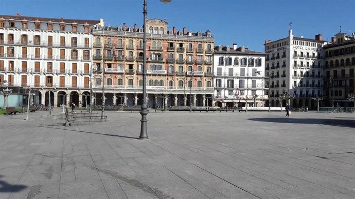 Plaza del Castillo de Pamplona, en el primer día del estado de alarma por el coronavirus.