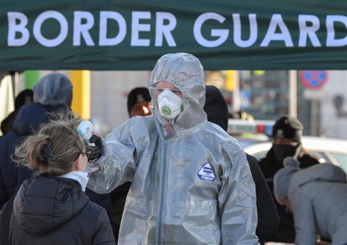 Polonia cierra su frontera con Alemania  