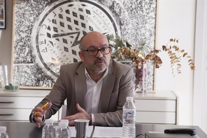 El director general de Salud Pública, Enrique Ramalle en la Casa de los Periodistas en Espacio para la Salud