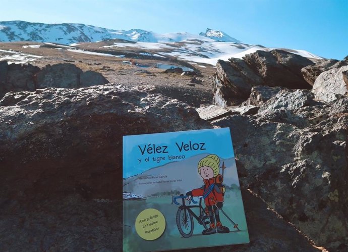 El libro 'Vélez Veloz y El Tigre Blanco', biografía del deportista Antonio Vélez, en Sierra Nevada