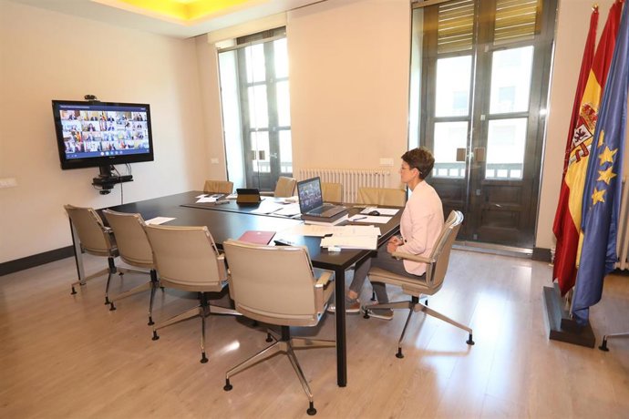 La presidenta del Gobierno de Navarra, María Chivite, durante la videoconferencia de presidentes autonómicos por el coronavirus.