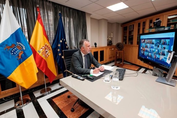 El presidente de Canarias, Ángel Víctor Torres, durante la reunión con Sánchez y el resto de presidentes autonómicos