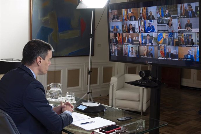 El presidente del Gobierno, Pedro Sánchez, durante la videoconferencia para tratar la crisis del coronavirus con los presidentes autonómicos, en Madrid (España), a 15 de marzo de 2020.