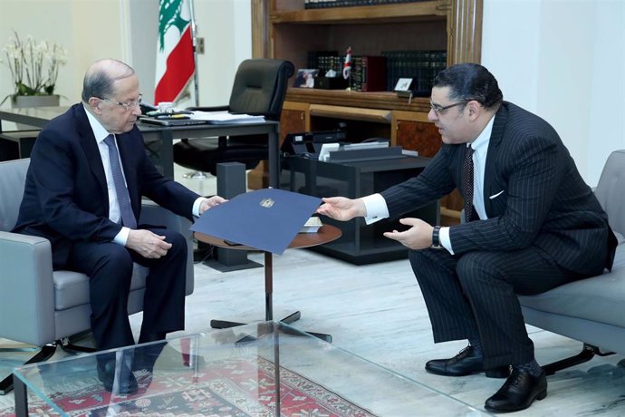 El presidente de Líbano, Michel Aoun, a la izquierda