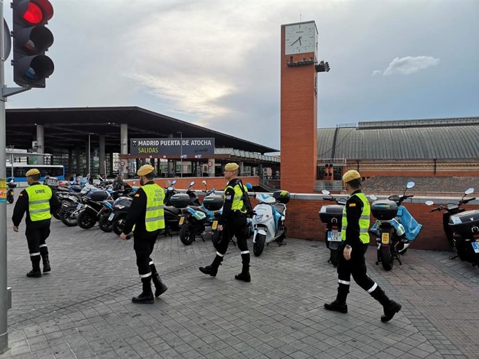 Militares de la Unidad Militar de Emergencias (UME) en Atocha