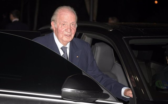 Su Majestad el Rey emérito, Don Juan Carlos de Borbón, acuden al tanatorio para despedir a Plácido Arango en Madrid, a 17 de febrero de 2020.