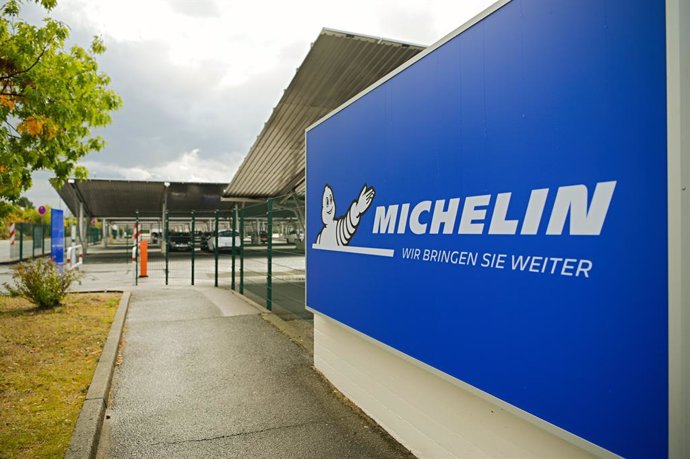 25 September 2019, Bavaria, Hallstadt: A banner with Michelin Group logo is seen on a wall, the group has announced the closure of its plant in Hallstadt by the beginning of 2021. Photo: Nicolas Armer/dpa