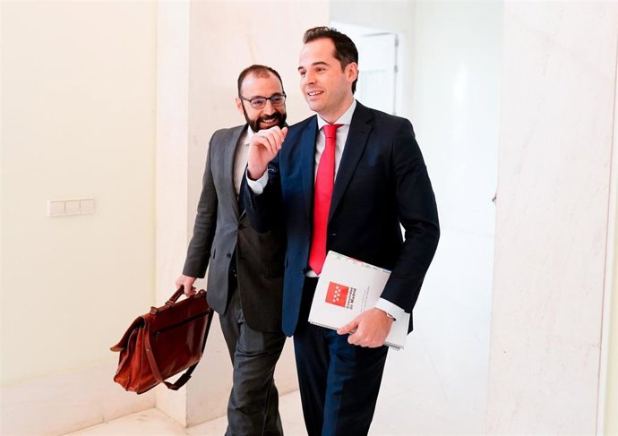 Ignacio Aguado, vicepresidente de la Comunidad, y Manuel Giménez, consejero de Economía