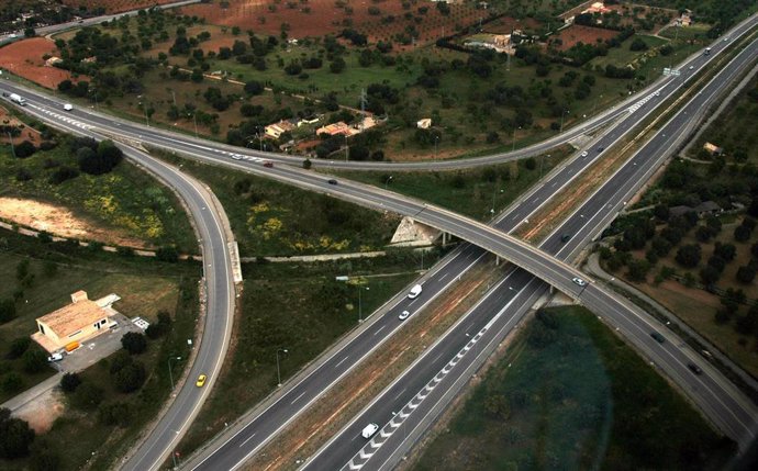 Carretera Manacor (Baleares), coche, tráfico