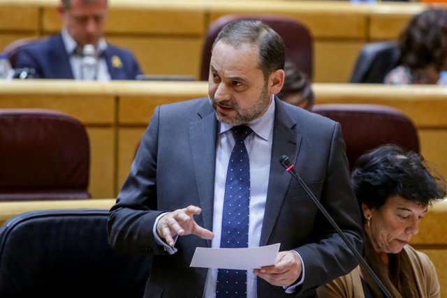 El ministro de Transporte, José Luis Ábalos, durante la segunda sesión de control celebrada en el Senado en esta legislatura para responder a la oposición, en Madrid, a 25 de febrero de 2020.