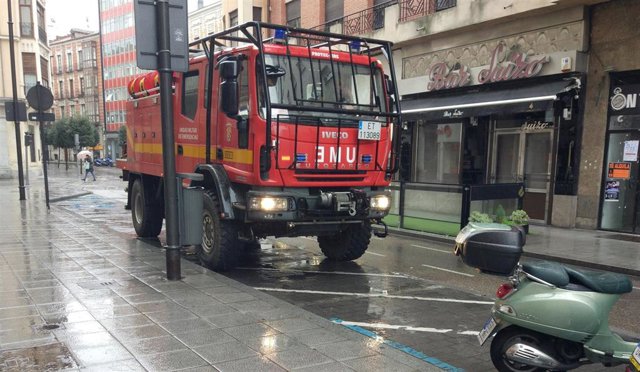 Camión de la UME en Valladolid en el despliegue ante la pandemia de coronavirus.