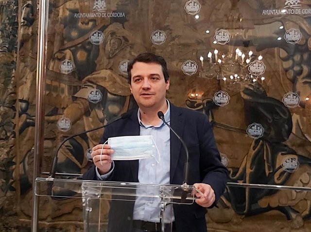 José María Bellido con una mascarilla.