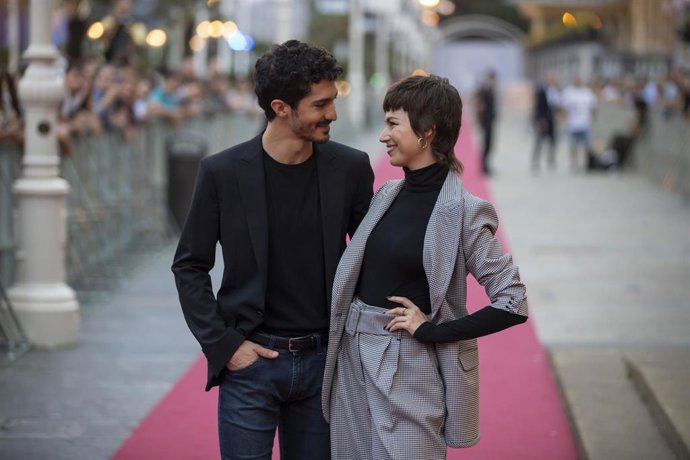 Los actores Úrsula Corberó y Chino Darín 