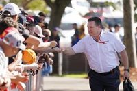 McLaren confirma la mejoría del miembro de su equipo afectado por el coronavirus en Australia