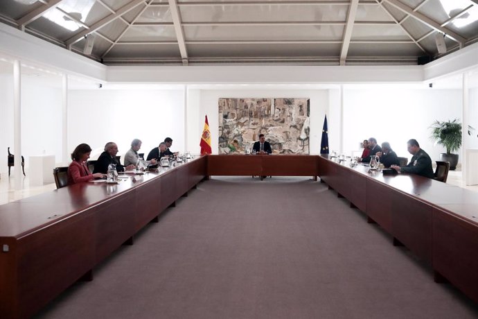 El president del Govern central, Pedro Sánchez, presideix la reunió del Gabinet del Seguiment de l'Estat d'Alarma pel coronavirus, a La Moncloa, Madrid (Espanya), 16 de mar del 2020.