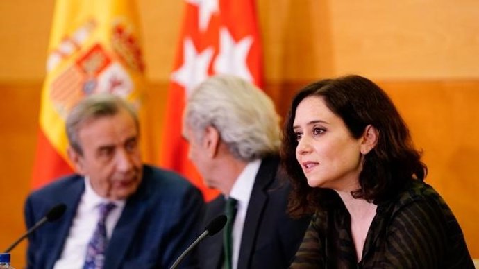 La presidenta de la Comunidad de Madrid, Isabel Díaz Ayuso, se reúne con sindicatos y hospitales para afrontar el coronavirus.