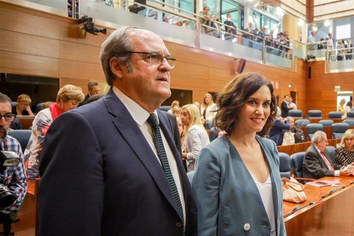El portavoz del PSOE en la Asamblea de Madrid, Ángel Gabilondo y la presidenta de la Comunidad de Madrid, Isabel Díaz Ayuso. Archivo. 