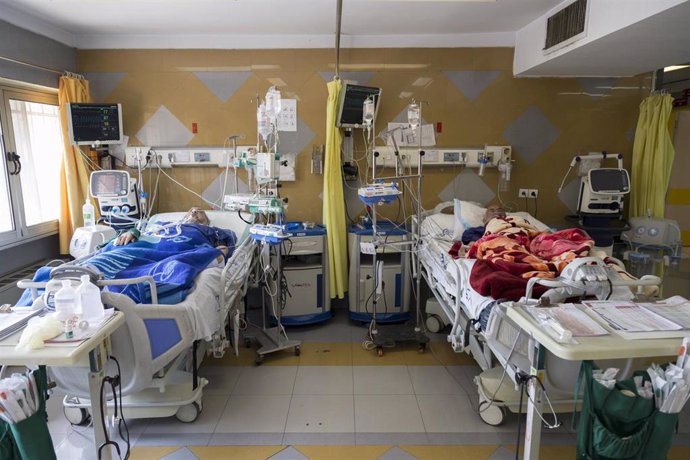 Pacientes con coronavirus en un hospital de Teherán