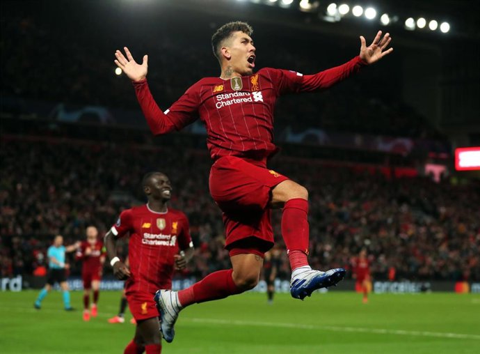 Roberto Firmino celebra el 2-0 en el Liverpool-Atlético de Madrid de la Liga de Campeones 2019-2020