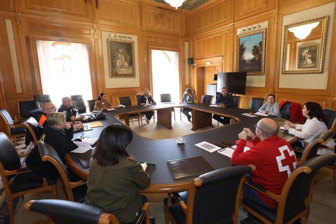 Reunión en el Ayuntamiento de Marbella sobre medidas de refuerzo de servicios sociales y ayudas a colectivos ante la pandemia de coronavirus