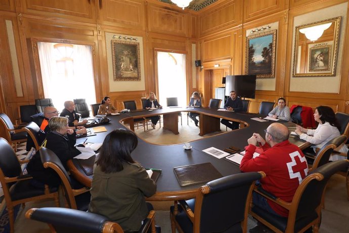 Reunión en el Ayuntamiento de Marbella sobre medidas de refuerzo de servicios sociales y ayudas a colectivos ante la pandemia de coronavirus