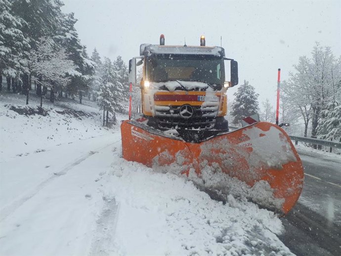 La Diputación de Teruel despliega el operativo de vialidad invernal ante la previsión de nevadas.