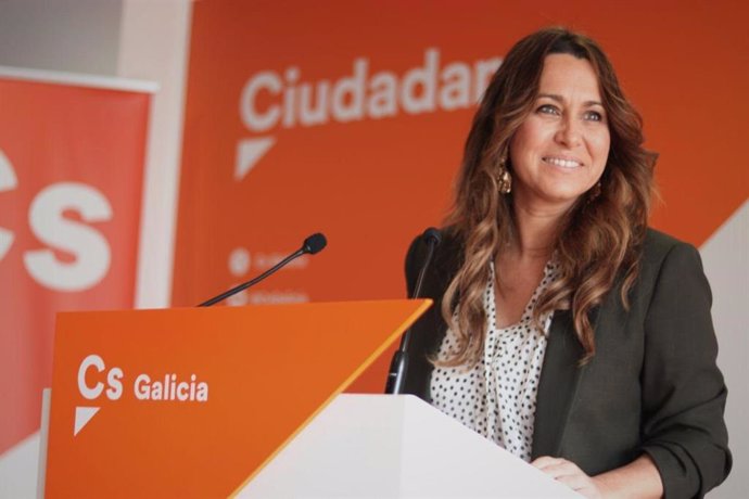 La portavoz de Ciudadanos en Galicia, Beatriz Pino, en rueda de prensa.
