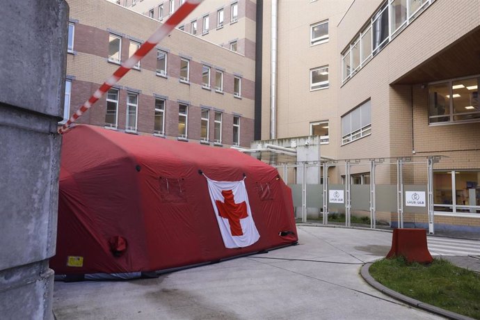 Entrada de emergencia del Hospital Saint-Pierre en la capital de Bélgica, Bruselas