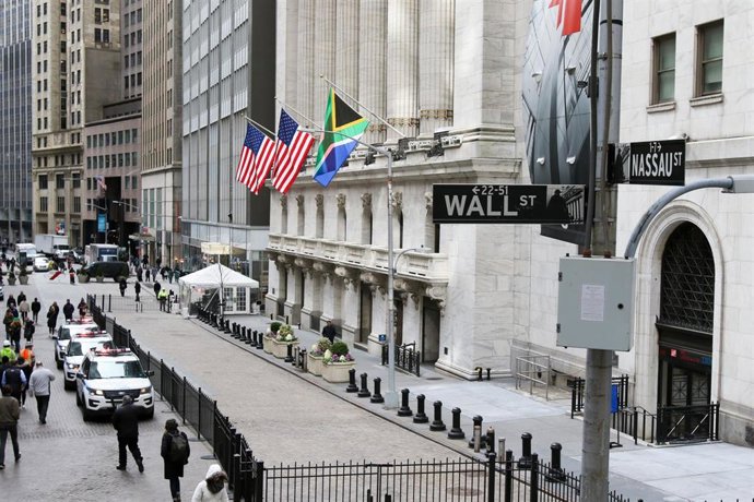 Wall St hammered by coronavirus anxiety