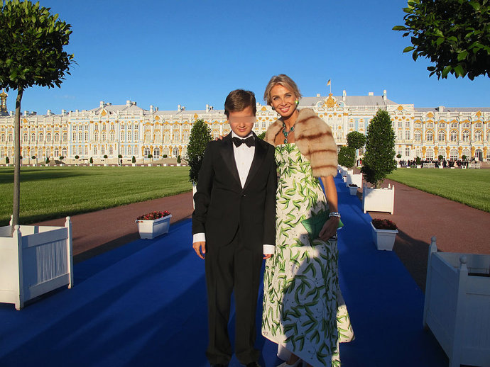 GettyImages-451502834 corinna e hijo Alexander pixelado