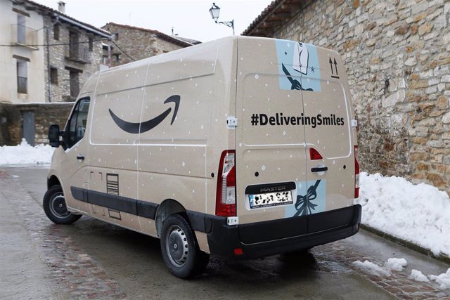 Amazon premiará a los usuarios de Facebook, Twitter e Instagram que logren fotografiar sus furgonetas navideñas