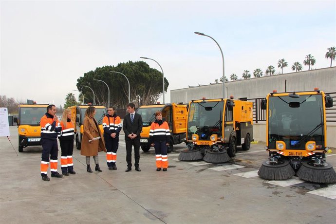 Inspección de unos nuevos vehículos de Lipasam el pasado mes de febrero