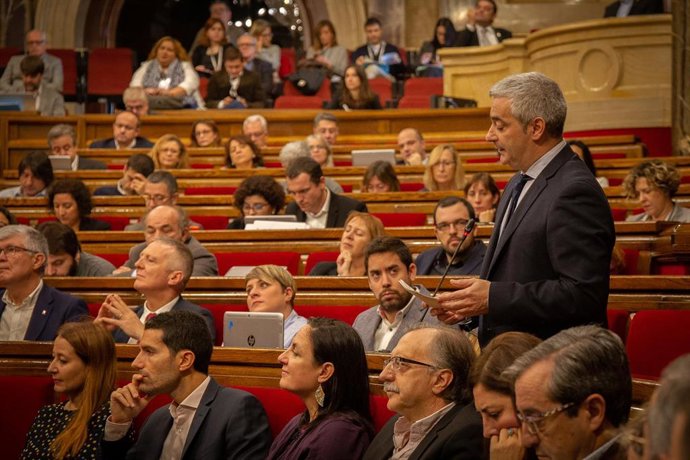 El portavoz del Grupo Ciudadanos en el Parlament, José María Cano, interviene en una sesión plenaria.  