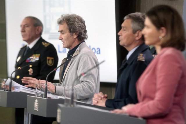 El DAO de la Policía, José Ángel González; el director del Centro de Coordinación de Alertas y Emergencias Sanitarias, Fernando Simón; el general del Ejército del Aire Miguel Ángel Villarroya; 