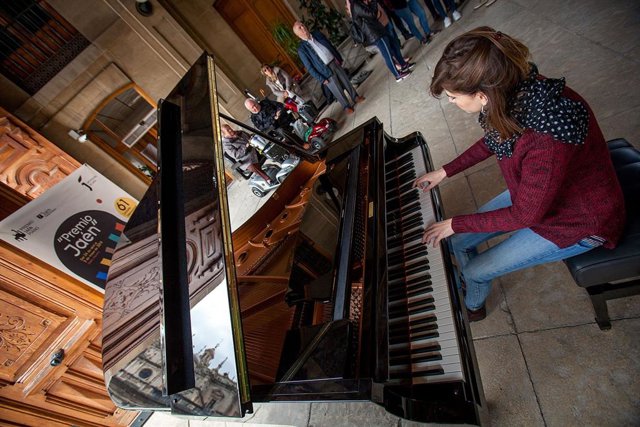 Concierto en la entrada de la Diputación en el marco del 61 Concurso Internacional Premio Jaén de Piano/Archivo