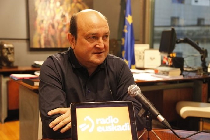 El presidente del EBB del PNV, Andoni Ortuzar, en una entrevista a Radio Euskadi