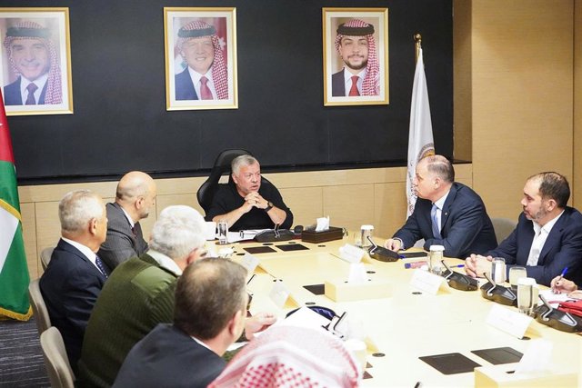 El rey Abdalá II de Jordania encabeza una reunión sobre el coronavirus