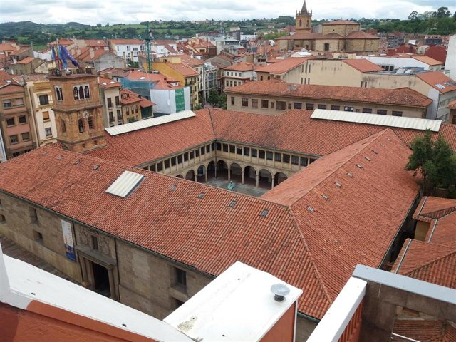 Claustro de la Universidad de Oviedo. Edificio Histórico.