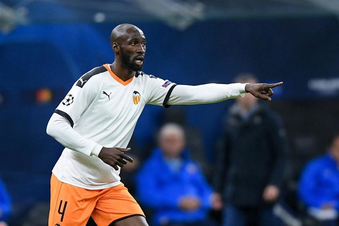 Eliaquim Mangala of Valencia gives instructions to his teammates during the UEFA Champions League, round of 16, 1st leg football match between Atalanta BC and Valencia CF on February 19, 2020 at San Siro stadium in Milan, Italy
