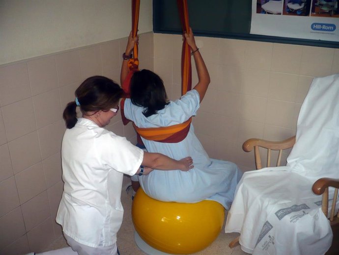 Una de las madres atendida por personal de Obstetricia en el General de Elche.