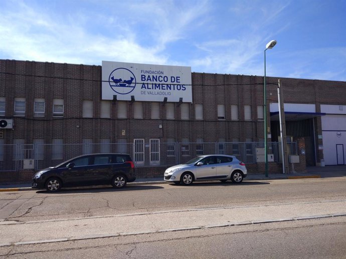 Coronavirus.- El Banco de Alimentos de Valladolid reparte con un retén para gara