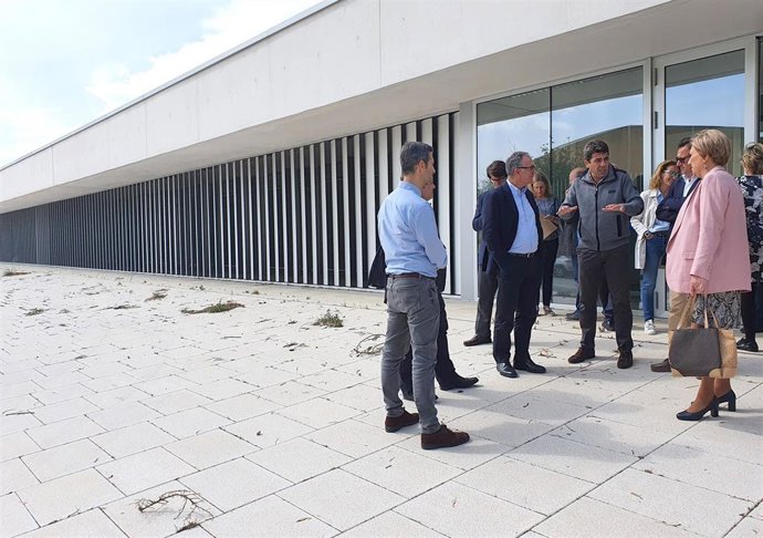 Carlos Mazón y Encarna LLinares durante una visita a las instalaciones del Doctor Esquerdo.