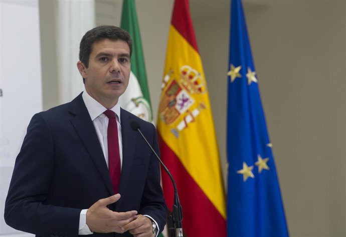 Juanma Moreno inicia una ronda de reuniones por separado con los portavoces de los grupos con representación en el Parlamento de Andalucía