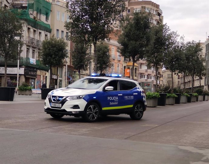 El cotxe de la Policia de Sabadell que difón els missatges