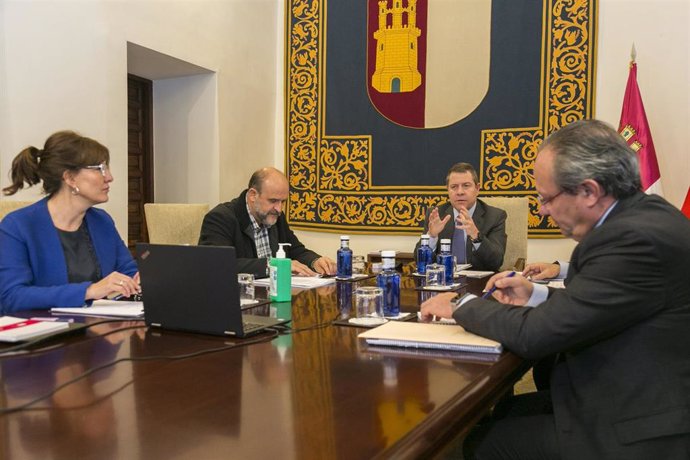 Reunión entre el Gobierno de Castilla-La Mancha y los grupos parlamentarios para abordar la situación del coronavirus